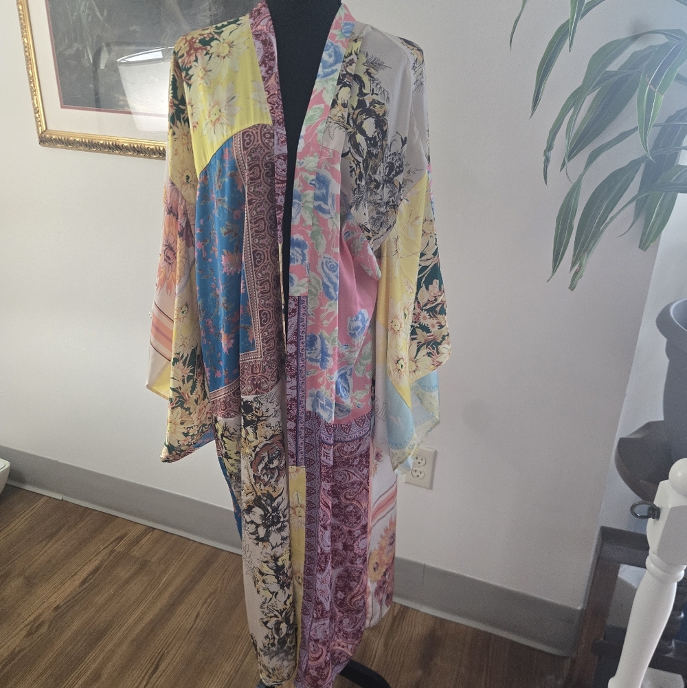 We The Free Patched With Love Robe - Picture 1 of 13